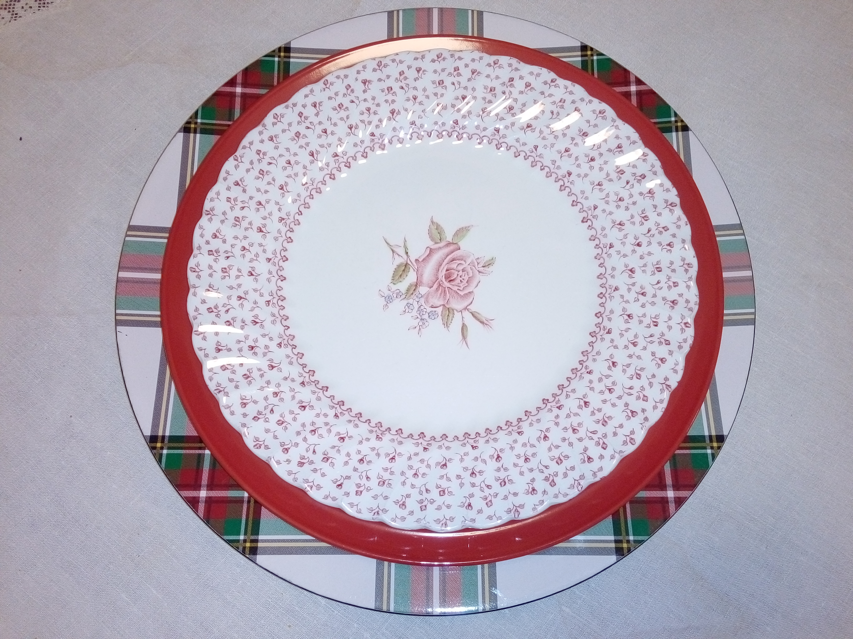 Pink and red plates